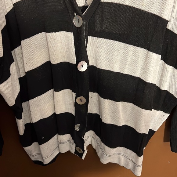 Black and white striped sweater - Picture 4 of 6